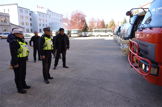 筑牢交通防線 嚴守安全底線  泉林公司開展通勤車安全專項檢查（2）.jpg